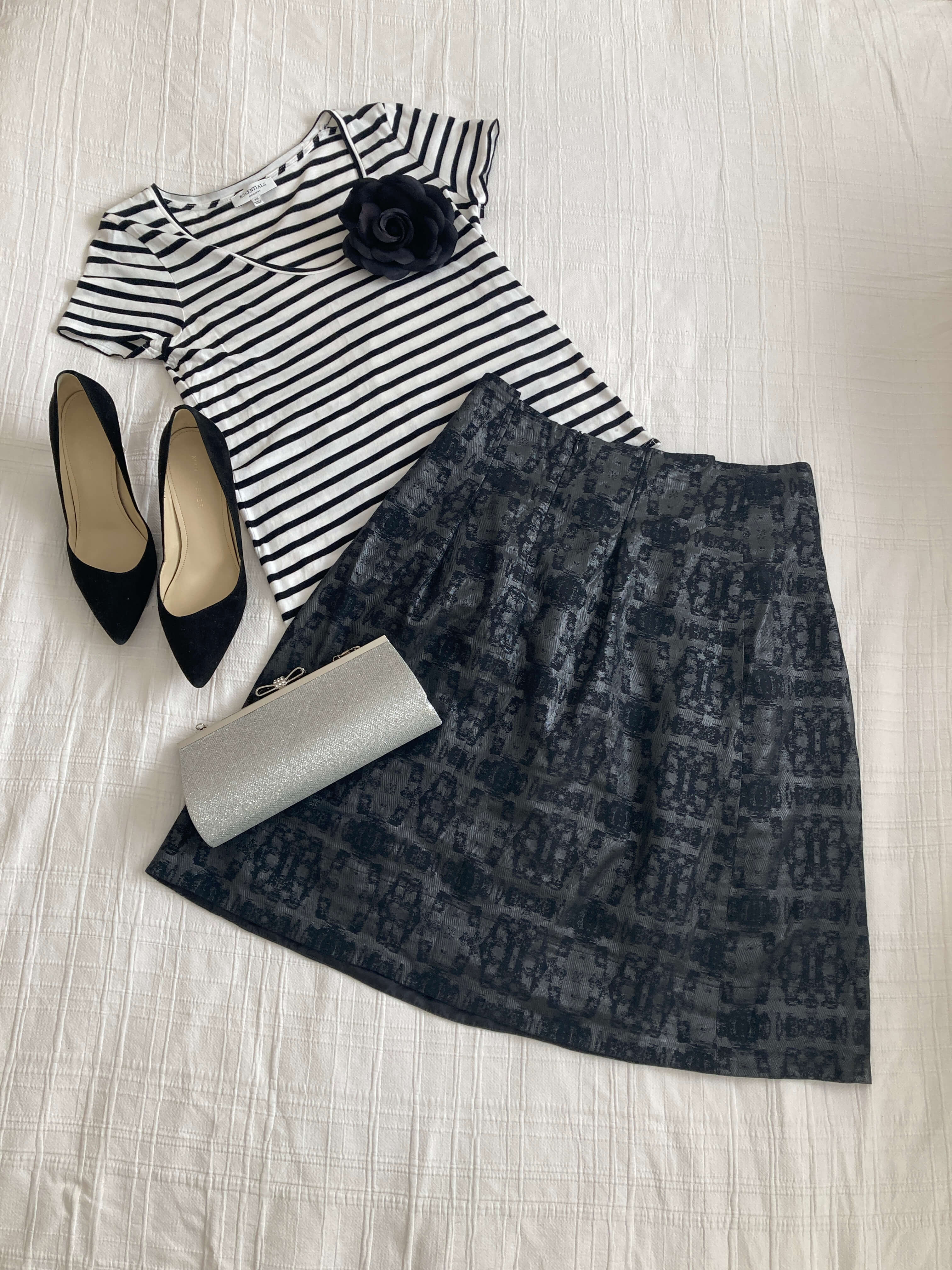 How to wear black and white clearance striped skirt