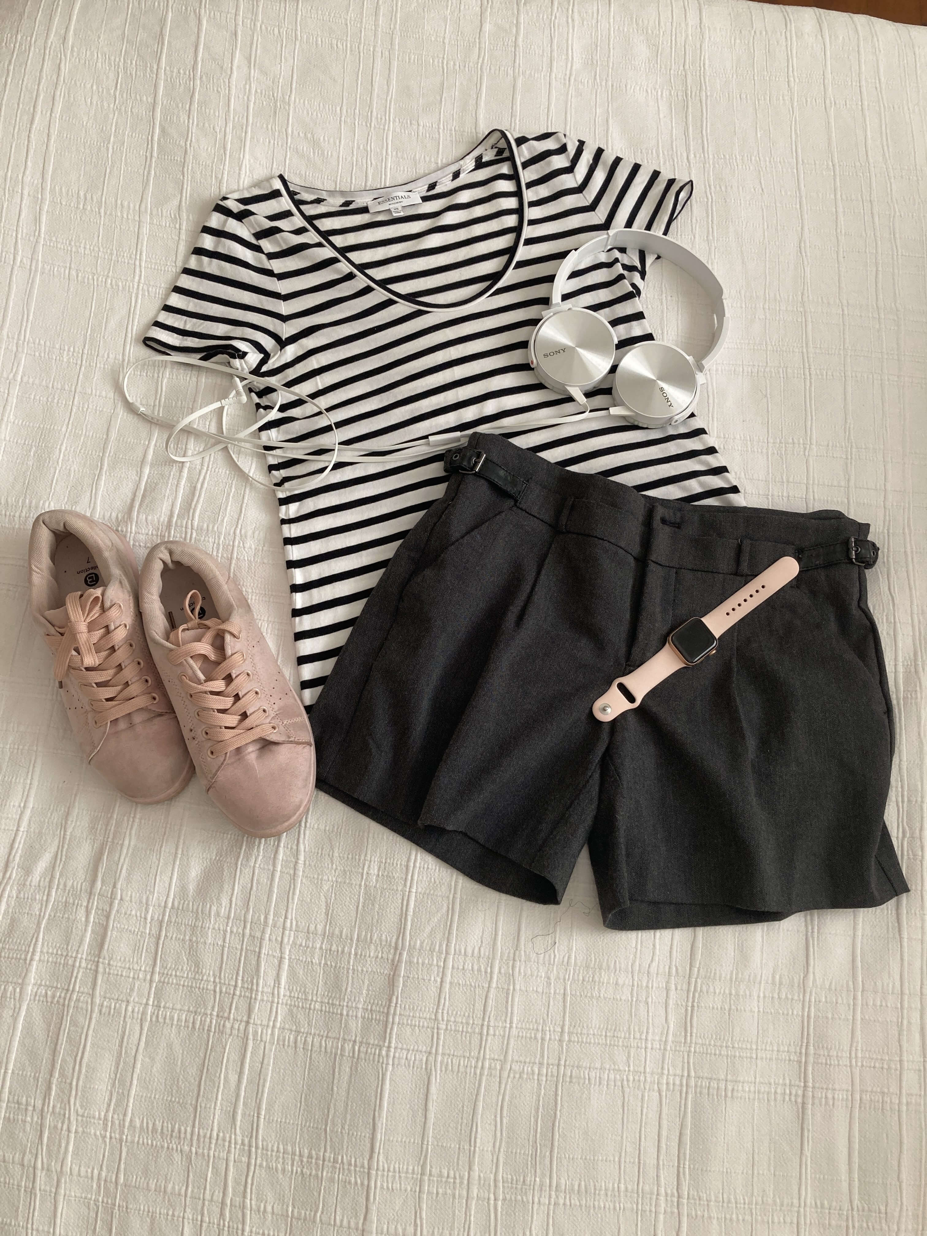 Style Tips-How to style a black and white striped T-shirt