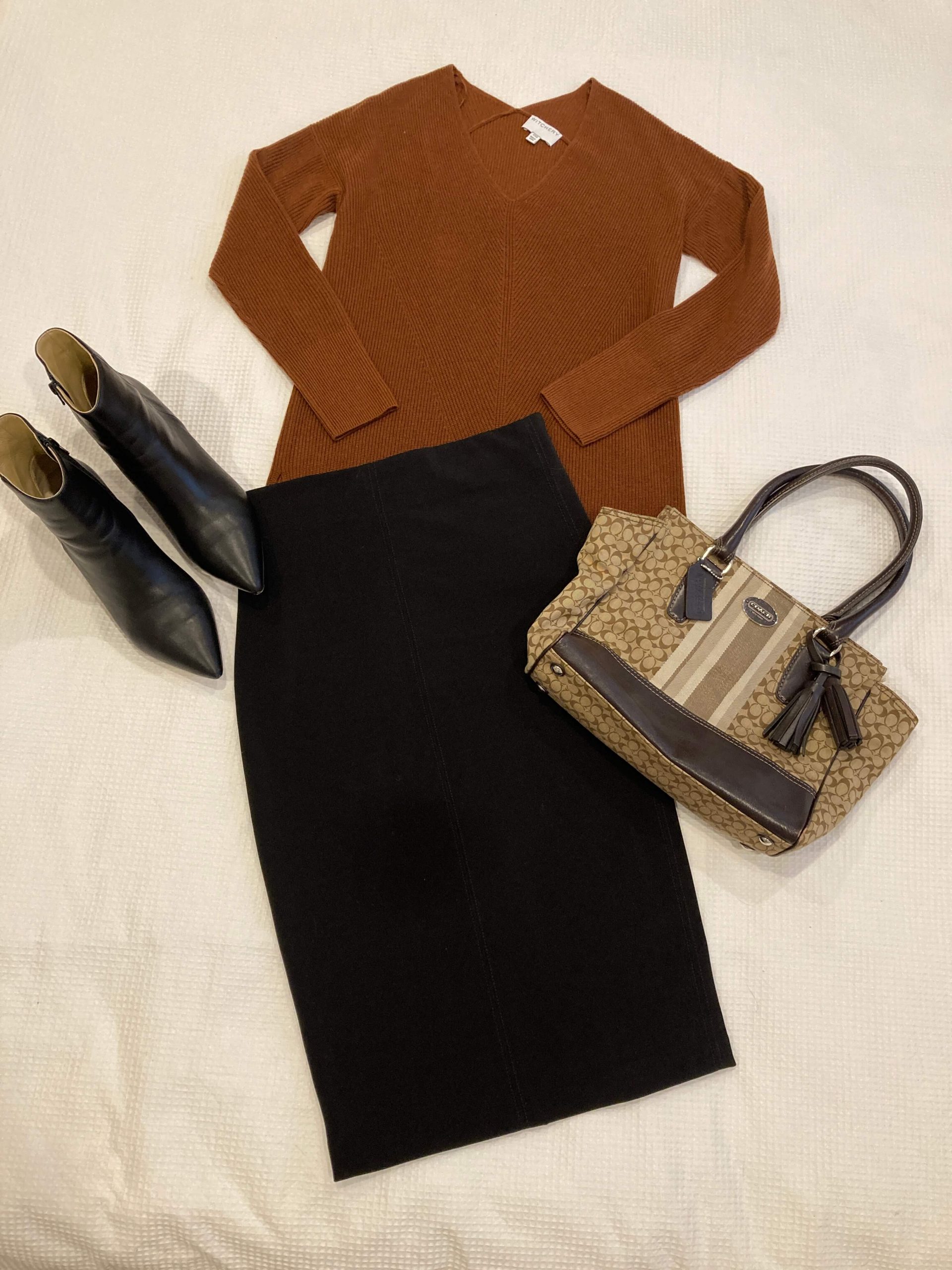 Casual black pencil hot sale skirt outfit