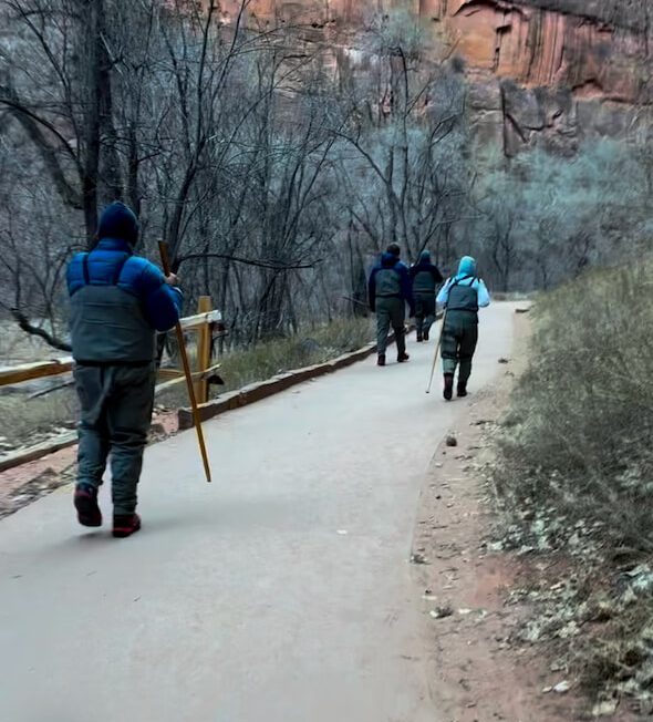 walking from the carpark to The Narrows