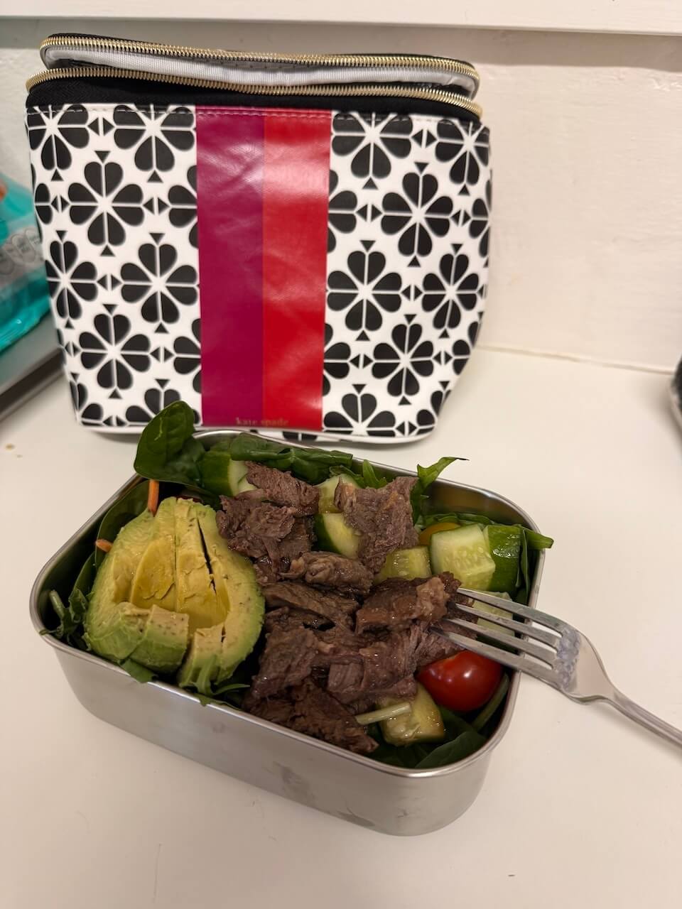 Healthy work lunch ideas salad with beef in a lunch container