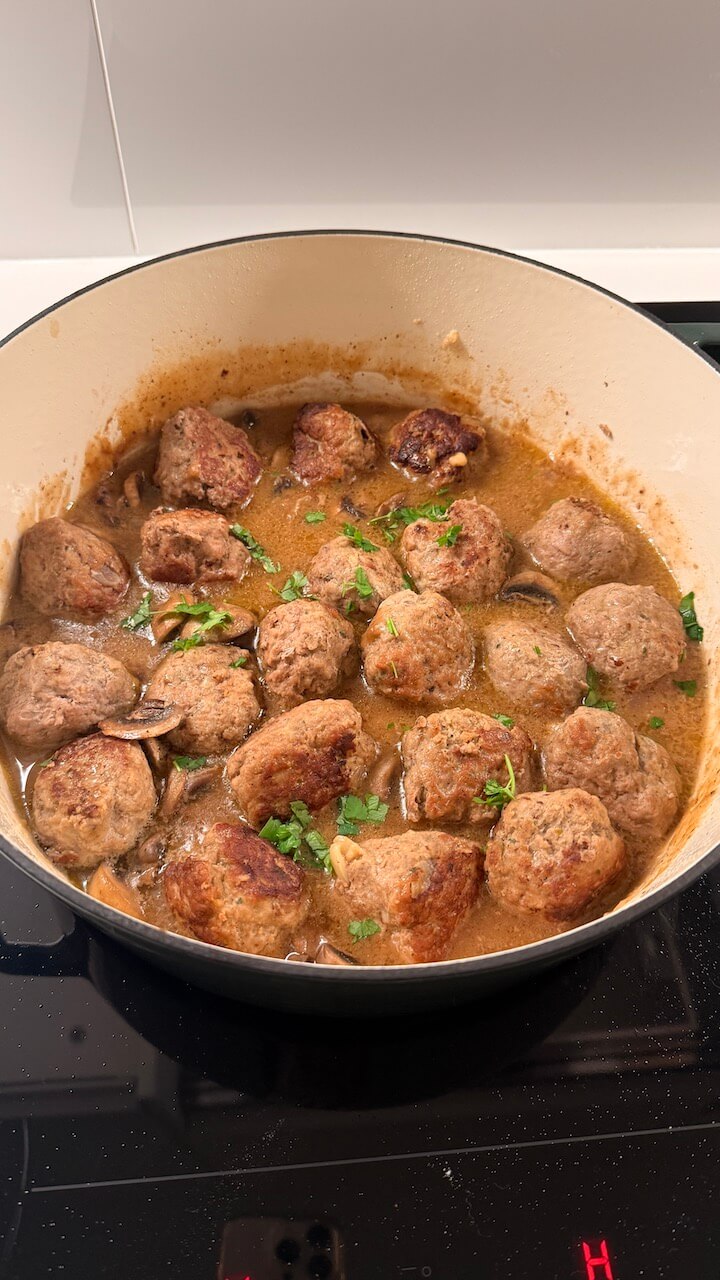 Turkey meatballs with mushroom gravy, mashed potato and vegetables