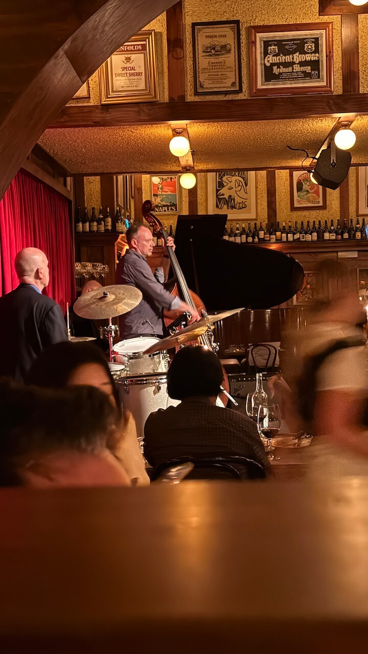 Live jazz band playing at Restaurant Hubert
